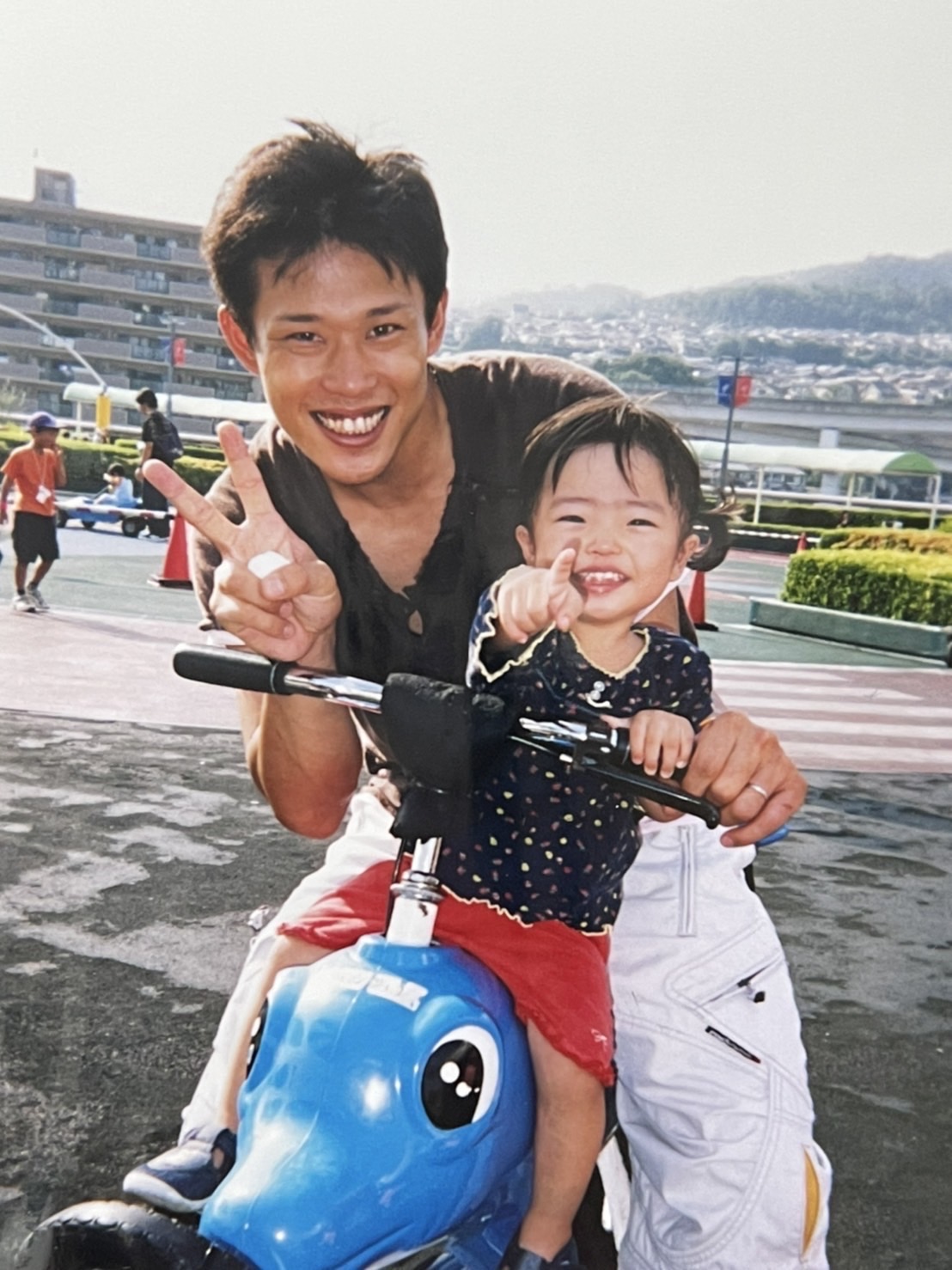 織田裕二、長男に“おう！行こう”と買い物する父親の姿NEWSポストセブン