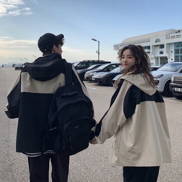 手をつなぎ歩く高校生カップルの写真素材4619405- PIXTA