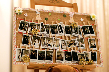 ウェルカムボード コルクボード チェキボード チェキボードを結婚式のウェルカムスペースに用意すると