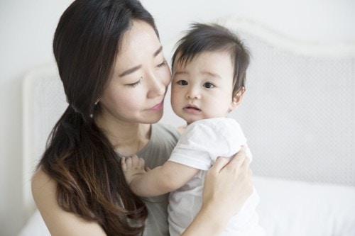 赤ちゃんのうつぶせ寝は大丈夫？リスクやうつぶせ寝の予防策5つを解説MIMI STAGE