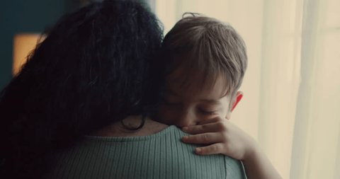 思わず「かわいい」を連呼する母を見て、息子がとった行動にキュン！ママリ