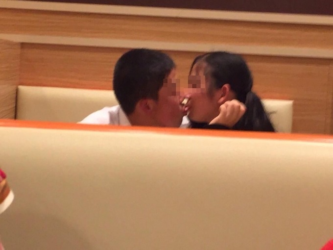 高校生向けキスのハウツー!初めてのキスのタイミングや - 高校生 カップル キス