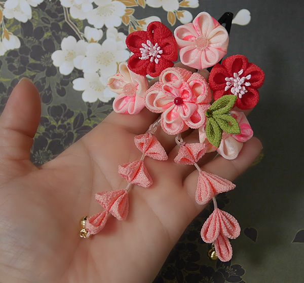 つまみ細工の髪飾りレシピ 中級編 立体つまみのお花の作り方Craftie Style