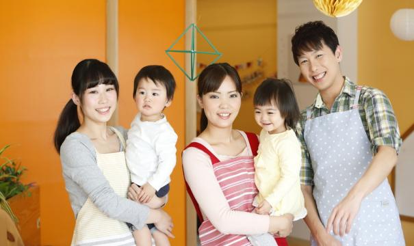 学校法人もみじ学園 認定こども園 もみじ幼稚園山口県下関市長府にある緑豊かな幼稚園です。幼稚園隣接のもみじ の森を利用して、山登り、木の実ひろい、昆虫採集、お芋堀りなど園内に居ながら自然の恵みに触れることができます