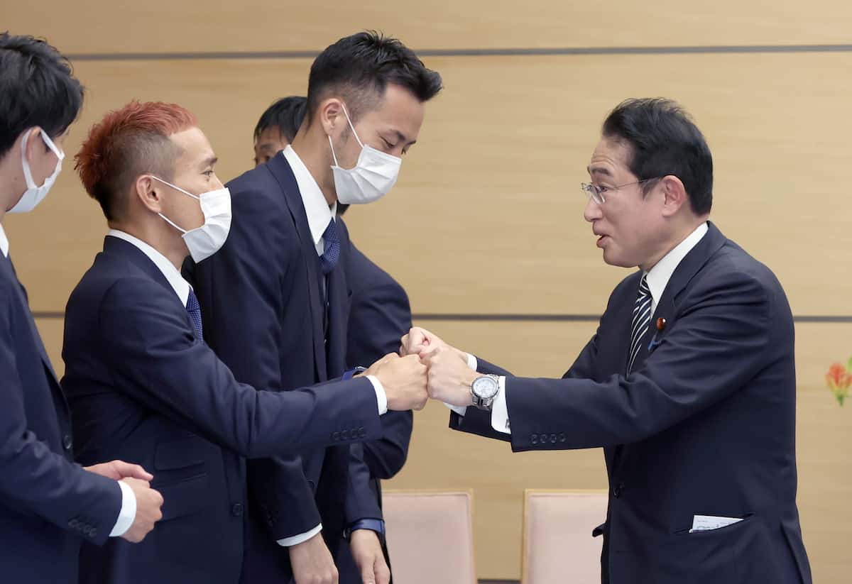 安田隆行調教師 と グータッチ👊健闘を称え合いました横山武史ジョッキー も👊numberweb版の取材を受けました。そのうち記事がアップされると思います。興味のある方はぜひご覧ください！ いつなのかは不明タイトルホルダー山田弘岡田スタッド栗田徹厩舎