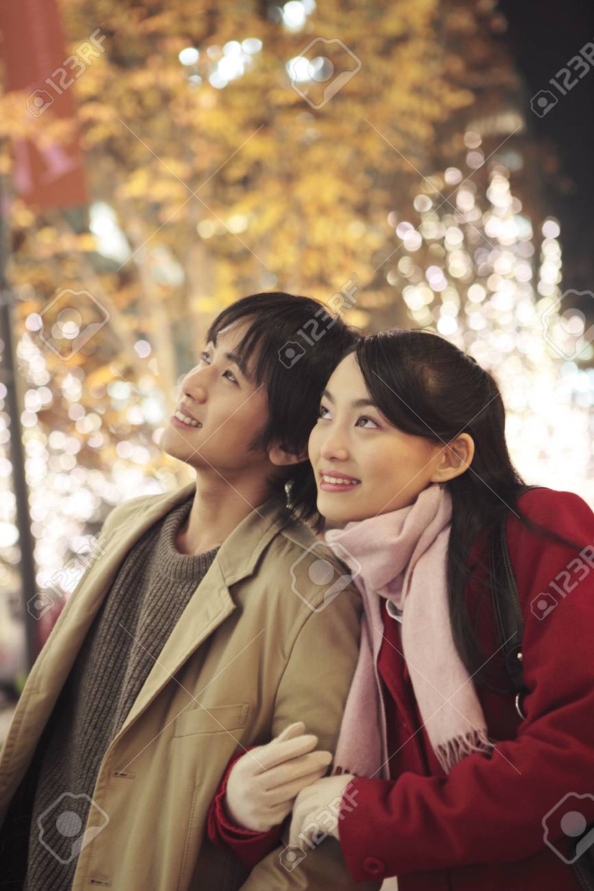 あの子はどっち？「 腕を組んでくる女友達」と「 女性から腕を組んでくる」心理を知って脈あり脈なしを見抜こう！ブレラブ