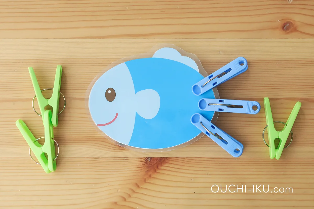 1歳児たまご組 洗濯ばさみ遊びに挑戦！幼保連携型認定こども園進徳幼稚園