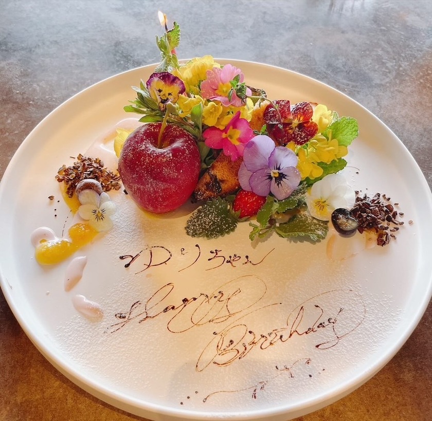 結婚記念日のメッセージプレート例文!記憶に残るサプライズを贈ろう - Couplog