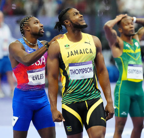 ジャマイカ人男性:肌が薄いBrowning Me: Whaaa Gwan月曜日までジャマイカ人wjamaicaowesmenothing🌊🌞🍹jamaicaislandgirl