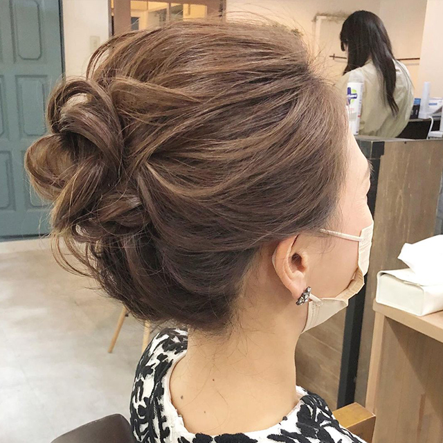 50代母親 結婚式・洋装の髪型マナー＆ドレスに合うヘアスタイル集 - IKINAイキナ