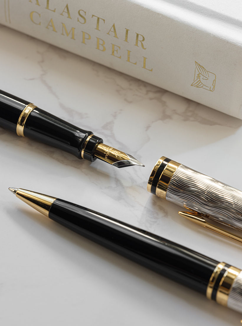 夫への結婚記念日のプレゼント15選!ペアアイテムやブランド小物・体験ギフトなどクラシル比較