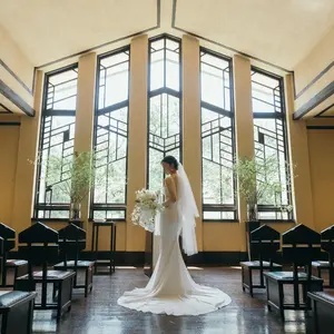 とっても良いお天気の中で、ゲストへ沢山の感謝の気持ちを語ったおふたり。笑いあり涙ありのとても素敵なご披露宴でした。, ・,5枚目のお写真はご新婦様が手作りをされたお皿を引出物として皆様にお渡ししておりました！！,世界に一つだけのこだわりのあるお皿。引出物として頂くと嬉しいですね😌, ・, ・, ・,自由学園明日館 ,明日館ウエディング ,結婚式,結婚式場 ,