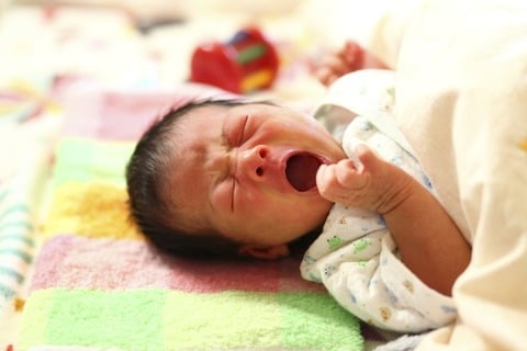 保育士に聞く 生後3ヶ月になって「寝る前に大泣きする」理由は、脳の成長のしるしkosodate LIFE 子育てライフ