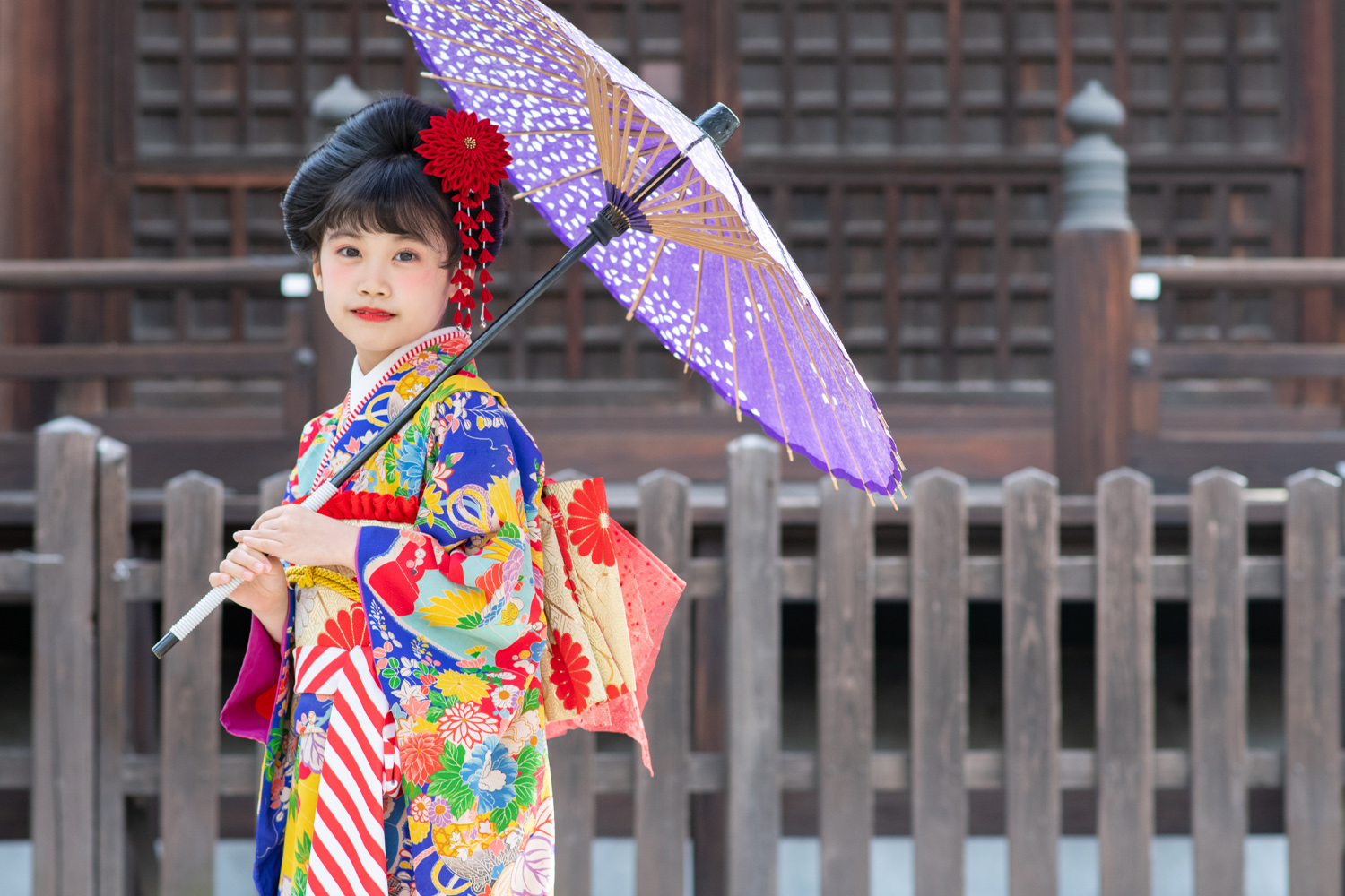 川原神社での七五三撮影✨ 着付け中の撮影も思い出になりますよ😊 七五三のご予約たくさんいただいています♪ 空き状況やご質問はお気軽にDMください📩＊photographer @junsta_photograph ＊location川原神社———————————————————————————-—— 愛知県を中心に東海圏で
