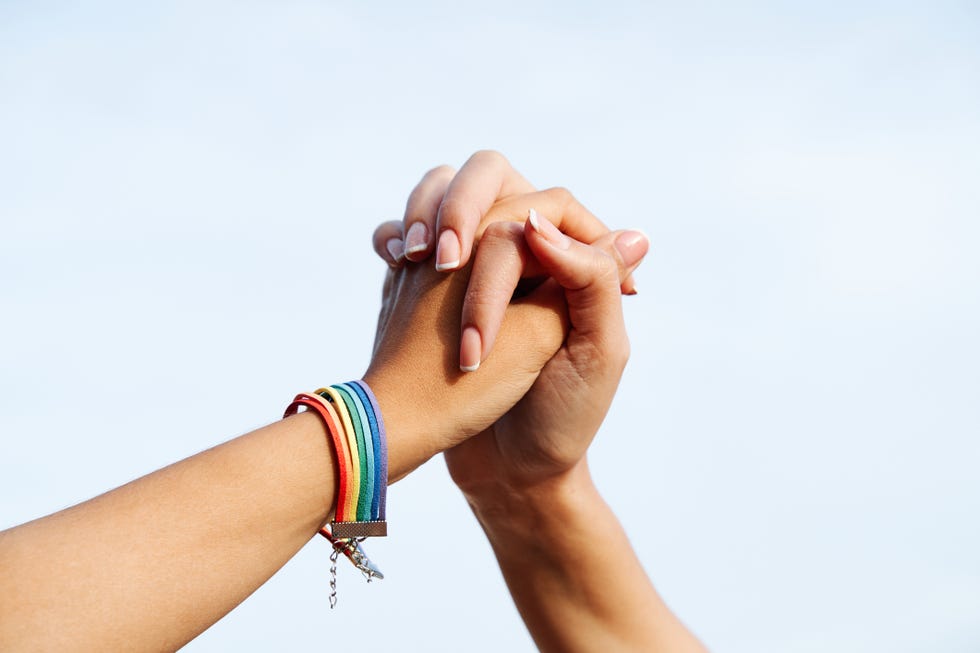 恋人繋ぎをしてくるのはなぜ？恋人未満で手を繋ぐ男性心理とは当たる占いならmarouge マルージュ 占い 無料お試し占いも