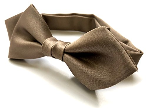 蝶ネクタイとシャツの合わせ方！結婚式やパーティーでの着こなし術 - ENJOY ORDER Magazine