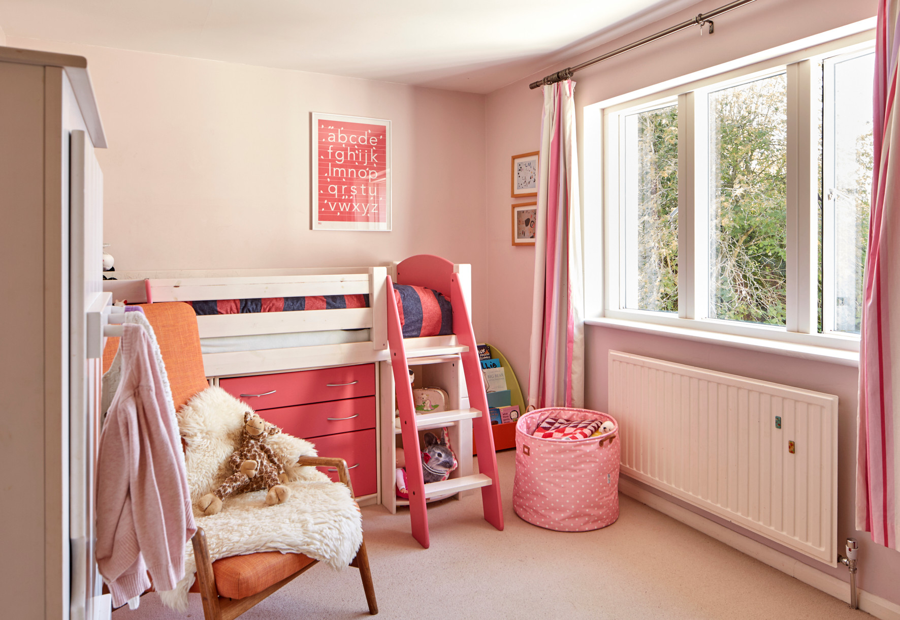 パープルピンクのアクセントクロス子供部屋施工例ギャラリーケイアイプレストは新築一戸建・土地販売の不動産会社。ケイアイスター不動産グループ