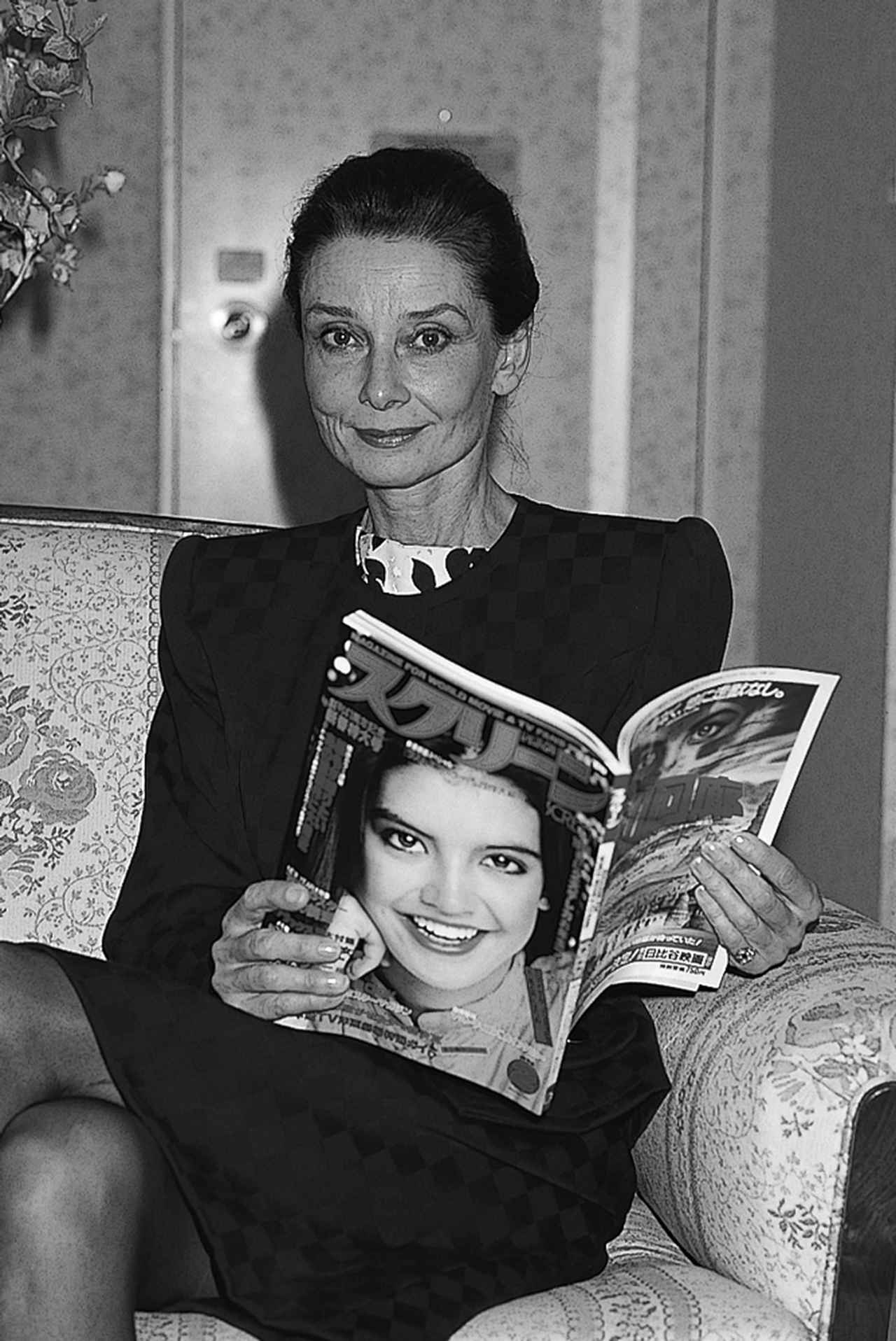 オードリー・ヘプバーンの貴重なオフショット解禁、家族と過ごす姿や子供時代の写真も - 映画ナタリ