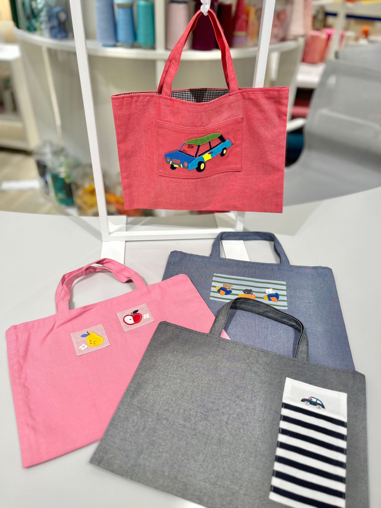 捨てられない子供服を毎日使えるトートバッグにします タンスに眠っている服を素敵にリメイク アップサイクルココナラ