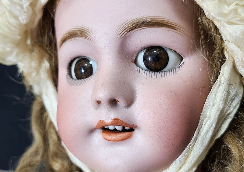 ダウン症のバービー人形が登場 多様性足りないとの批判受け - BBCニュース