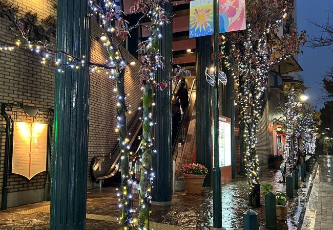 宝塚市 花のみちセルカの「ヅカフェ」がオープンしていました。ワインでスイーツをいただいてみたい！号外NET 宝塚市・川西市