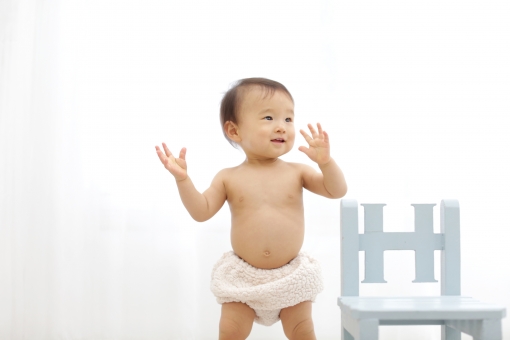 赤ちゃんはいつごろから歩き出す？練習は必要？なかなか歩く兆しがない場合は ウーマンエキサイト