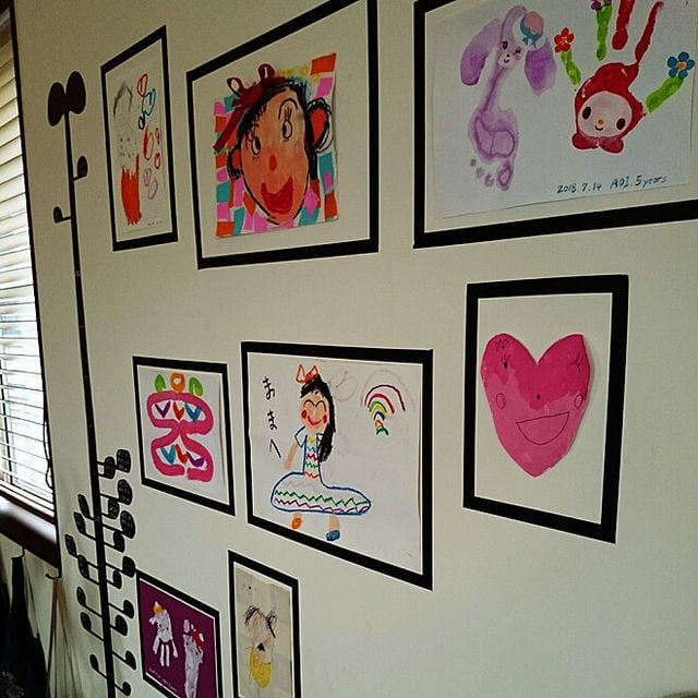 子どもの作品を飾る効果とおしゃれに飾るアイデアを紹介！子供の絵の保存ラクガキアートパネルのチルアート