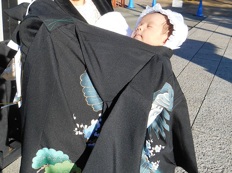 お宮参りの祖母の着物の選び方！押さえておきたい注意点をわかりやすく説明きものレンタリエのきもの豆知識