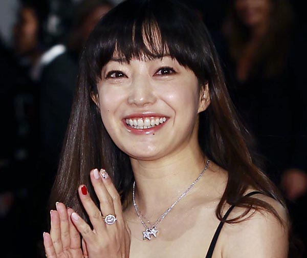 大泉洋 娘から「おい弟子！お茶」と命じられ、お茶を娘の口元に 仲睦まじい様子を再現し、菅野美穂＆福本莉子が爆笑！めざましmedia“好き”でつながる