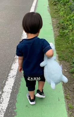 孫が可愛いおばあちゃんおじいちゃんイラスト - No: 22151479無料イラスト・フリー素材なら「イラストAC」