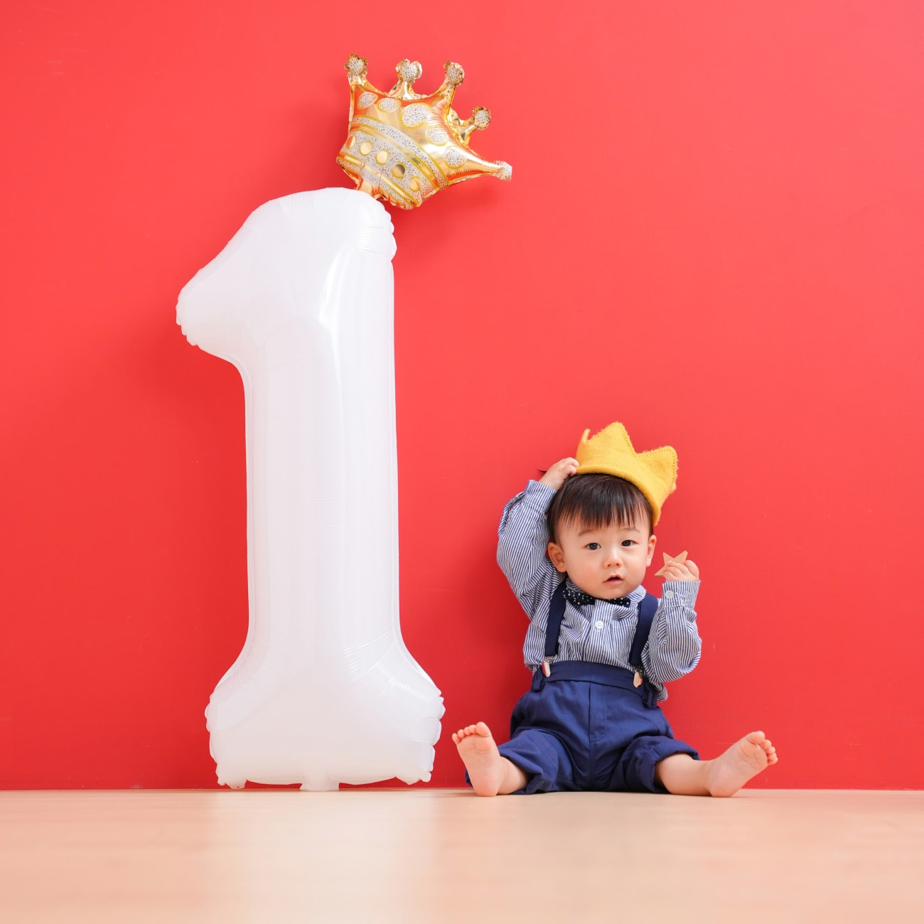 1歳の誕生日に家族写真の撮影がおすすめ！撮り方・衣装を解説 - ハピリィフォトスタジオ