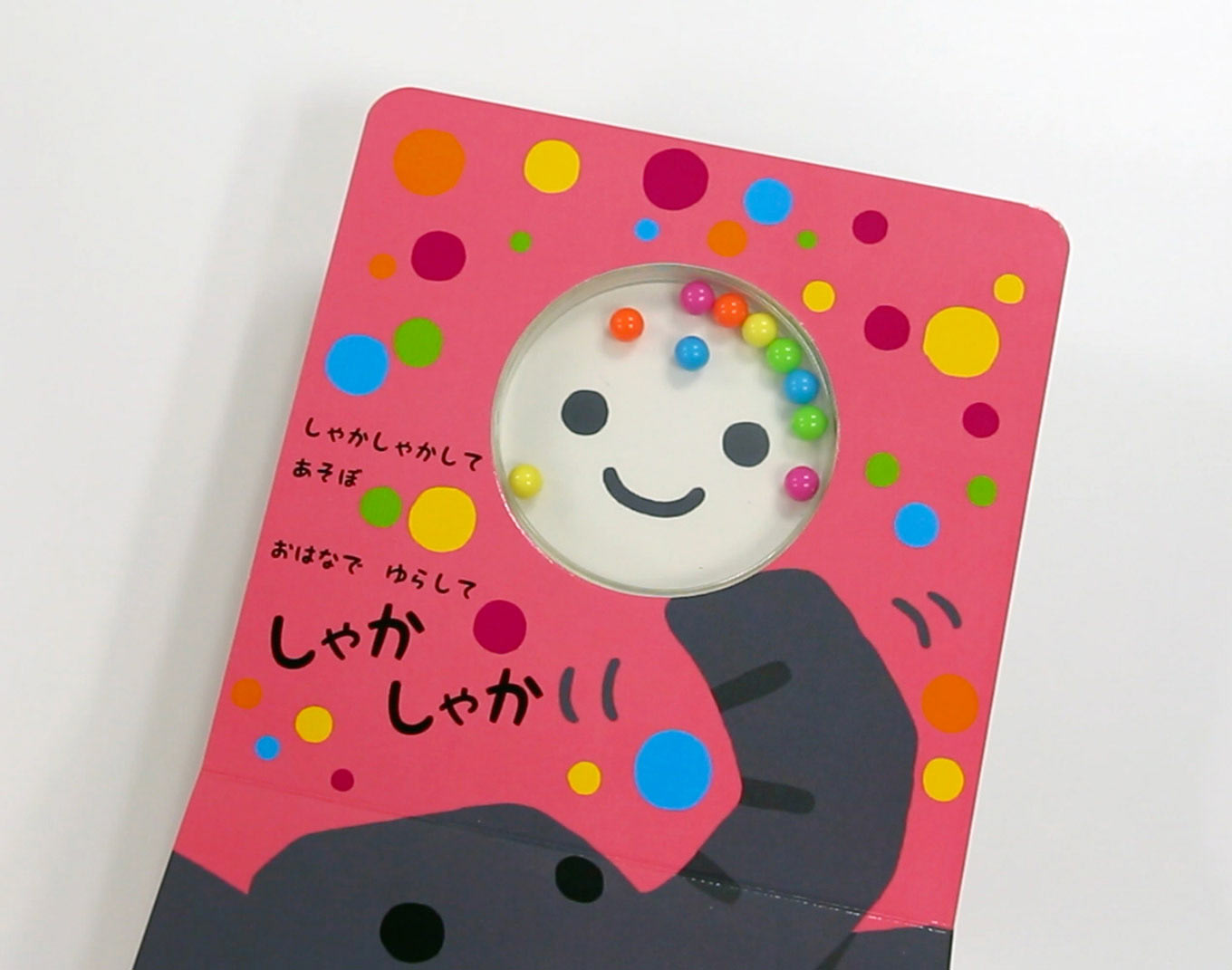 きらきらぴかぴか 赤ちゃん ホログラム きらきら ぴかぴか『もようだいすき』脳科学にもとづいた知育絵本 5既刊「きらきらぴかぴか」の続編。動物や虫、植物をモチーフに、 ストライプ・水玉・らせんなど 模様をふんだんに盛り込み、 より赤ちゃんが興味を持つよう