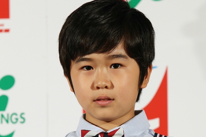 玉のような子ども！前歯全部が虫歯だった衝撃の近藤春菜、幼少期写真！ - YouTube