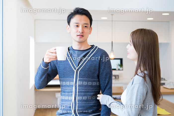 カップルの会話：記念日を忘れた彼氏と忙しい彼女