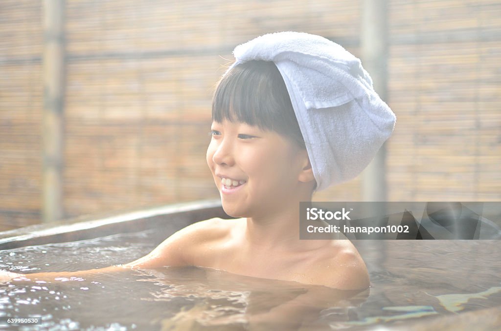 入浴 人物 女の子 子供の写真素材 - PIXTA