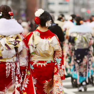 成人式のお祝いどうする？相場やマナー、プレゼント選びについてご紹介！ - 振袖オウンドメディア 成人式振袖プラン大分写真スタジオ ブライダルアトリエ ラドゥー