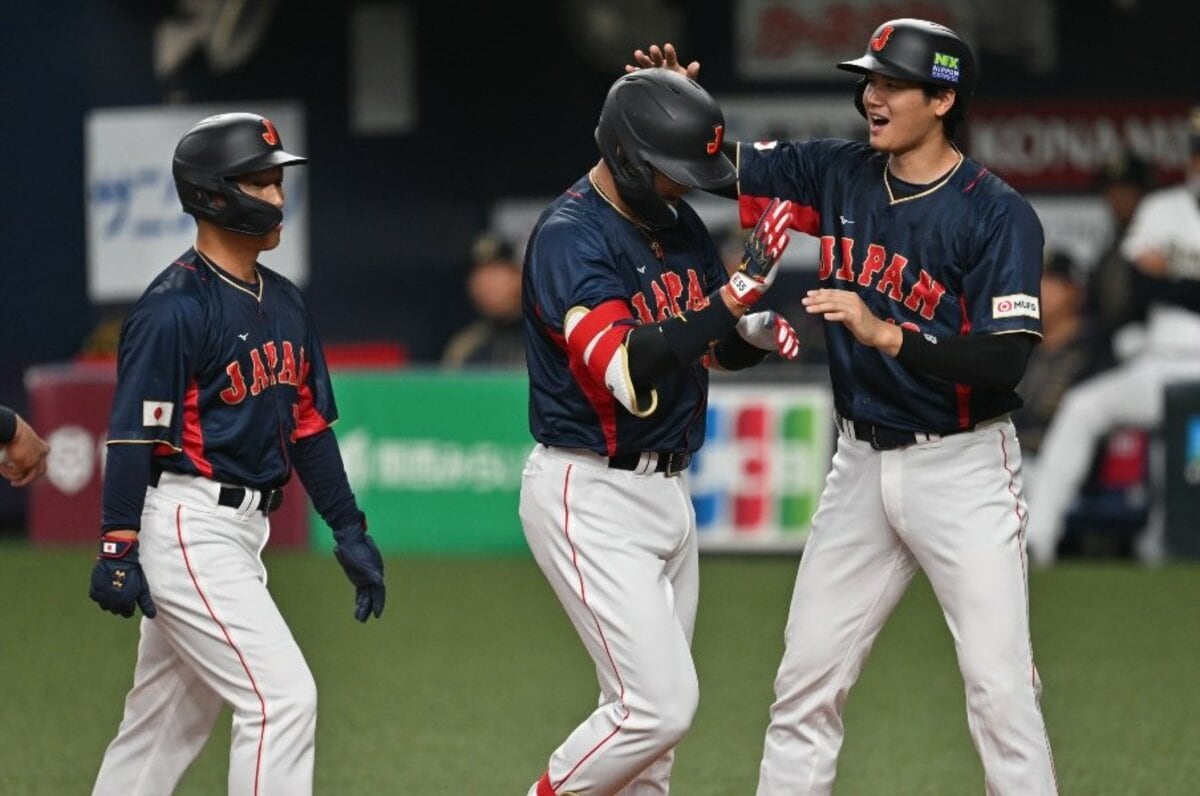 侍ジャパン「田口会」笑顔の集合写真 カープ小園「田口さんご馳走様です」選手26人参加の焼き肉決起集会で最年長が男気 野球 デイリースポーツ online