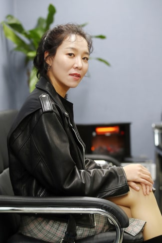 釜山の魚市場 魚の生臭さとおばちゃんの声が 体内を行き交う ここで食べたゲテモノうなぎ クオリティに反して値段が高い 旅ひとり旅旅行バックパッカー海外旅行世界旅行世界一周世界周遊旅動画旅行記travelsolotravelerbackpacker