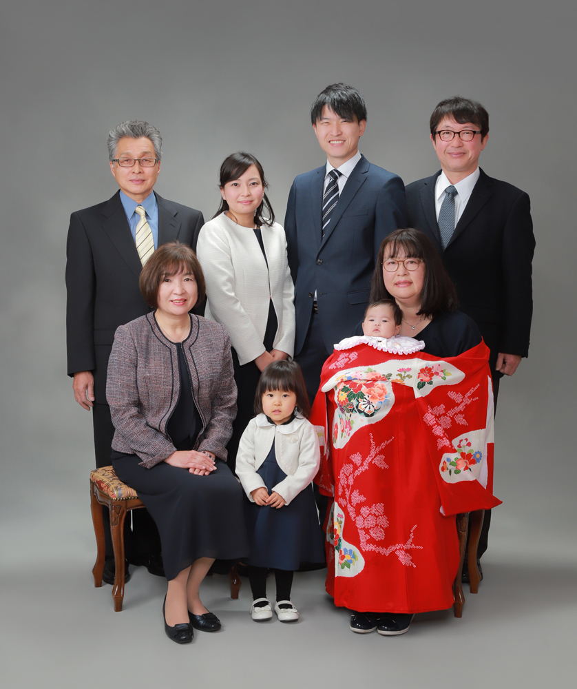 お宮参りのママの服装マナーは？失敗しないスーツ・ワンピース特集 - IKINAイキナ