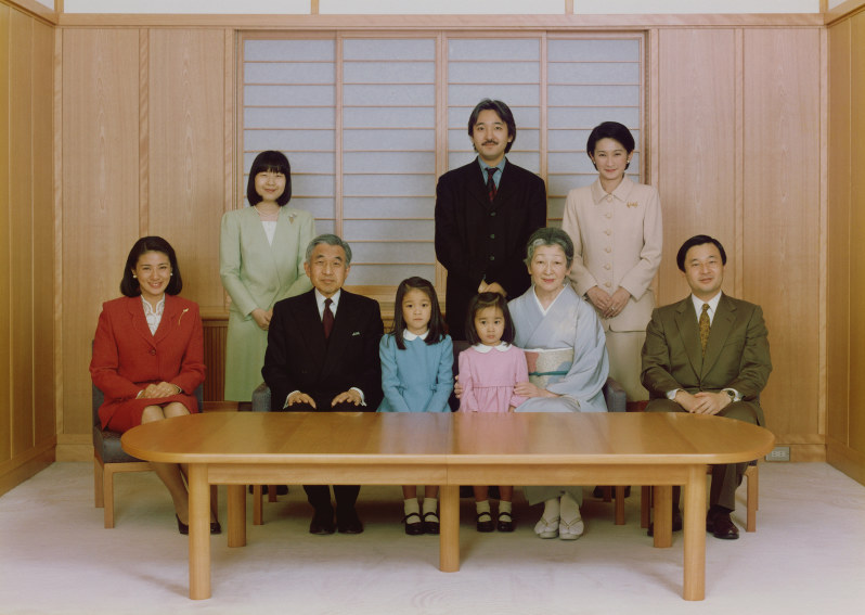 子供にニッコリ笑って腰をかがめて話しかけ 黒田清子夫妻 ひっそり暮らし続けた″17年の堅実生活″FRIDAYデジタル