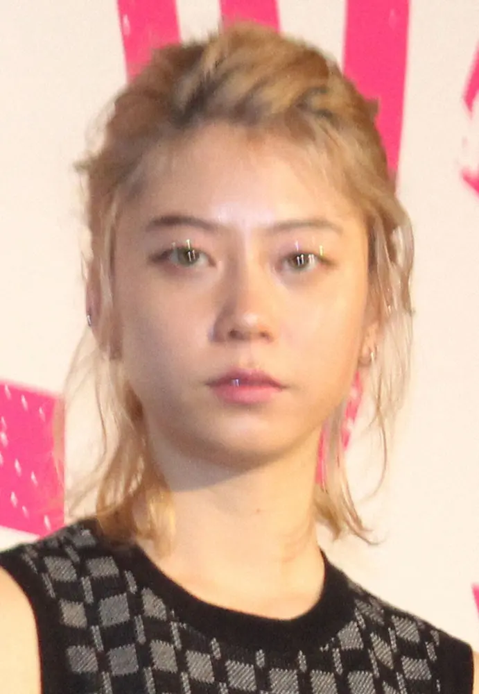 浅野忠信、“父の顔”な娘との2ショットが素敵！シネマトゥデイ