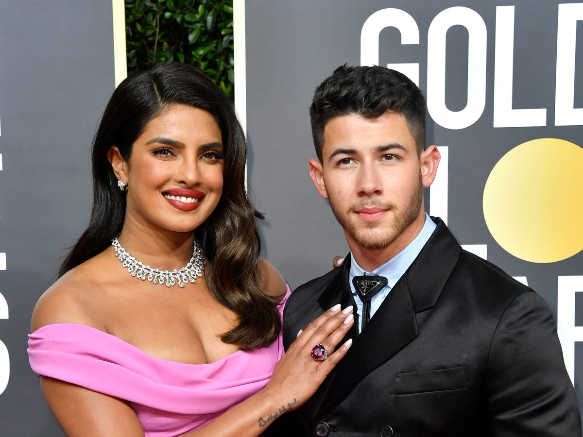 プリヤンカー・チョープラーが赤ちゃんを授かることについて語るハーパーズ バザー Harper's BAZAAR 公式