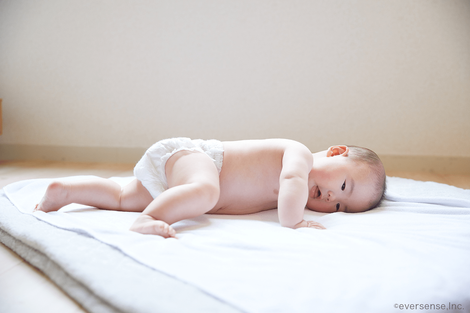 足を掴む赤ちゃんイラスト - No: 834008無料イラスト・フリー素材なら「イラストAC」