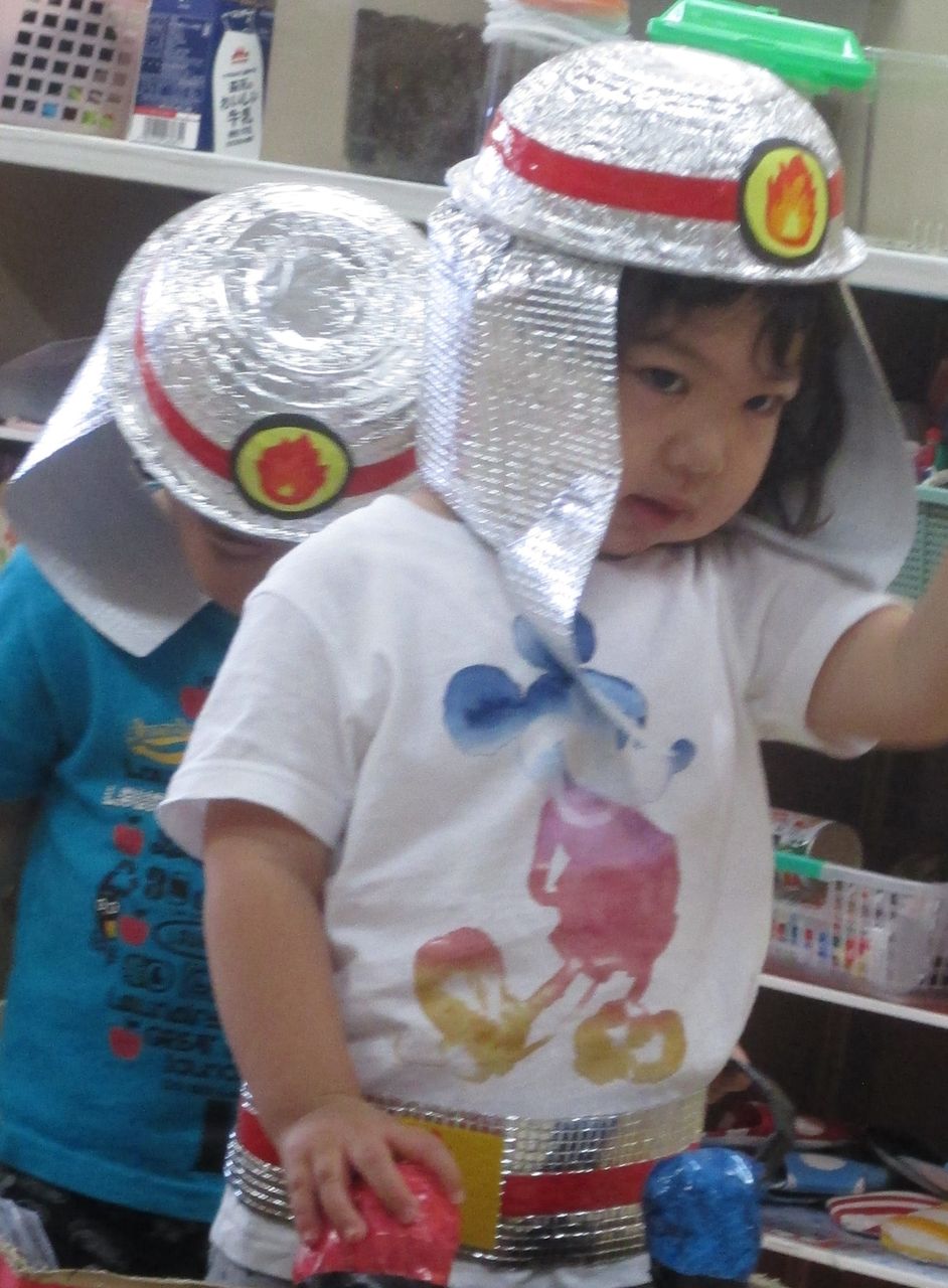 キラキラ輝く消防士の帽子〜本物みたいな手作り変身アイテム〜保育と遊びのプラットフォーム ほいくる