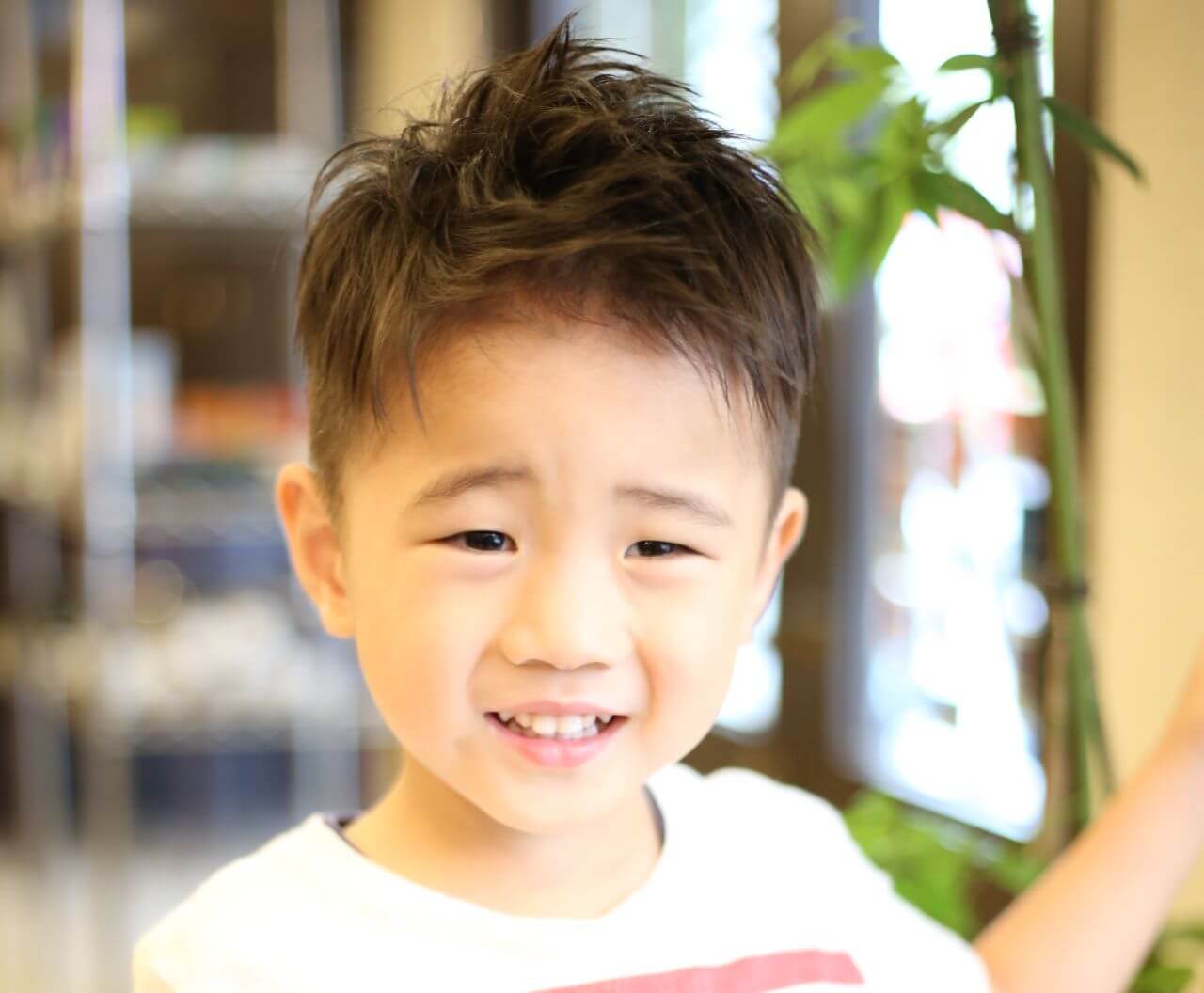 キッズカットはいつから始める？男の子＆女の子におすすめな髪型も紹介