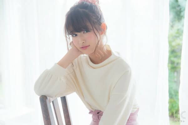 頬杖をつく女性 イラスト素材7021287- フォトライブラリ