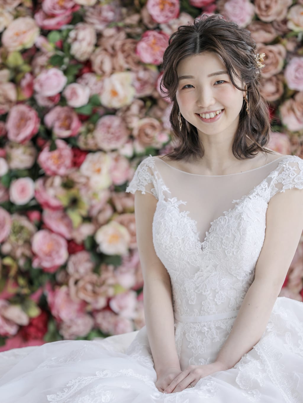 お花やリボンなどのアクセサリーもおすすめ！花嫁ハーフアップヘア10選 今週のスタスナ omotte magazine fromANNIVERSAIRE記念日にまつわるマガジン