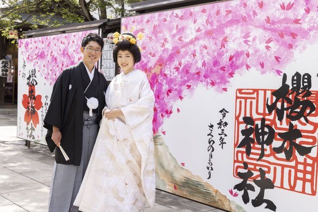 新郎様がゲストから一輪ずつ花を受け取り ブーケをつくります🌹 続いて入場された新婦様にブーケをプレゼント💕 新婦様はブートニアを新郎様へ😊素敵なセレモニーです✨ 公式HPはこちら https:www.mille-anges.jp挙式演出挙式ブーケブートニアブーケブートニアセレモニー結婚式演出結婚式ミルアンジュ卒花嫁姫路花嫁加古川花嫁高砂花嫁