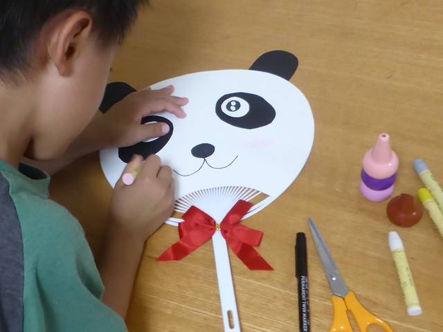 みんなのうちわ製作アイデア集〜夏や夏祭りで楽しめそうな製作遊び〜保育と遊びのプラットフォーム ほいくる