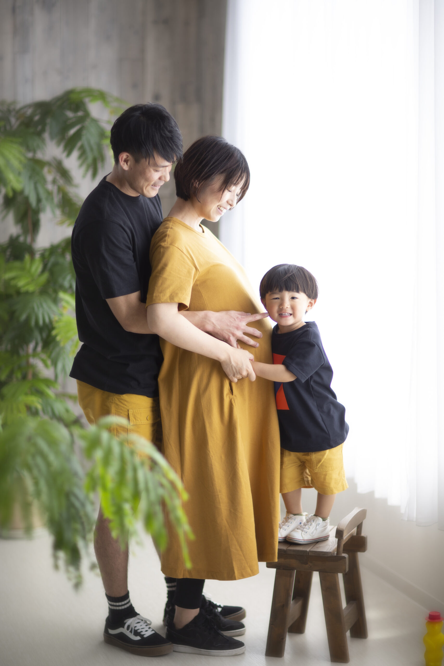 マタニティフォトの衣装はTシャツがおすすめ！選び方を解説 - ハピリィフォトスタジオ